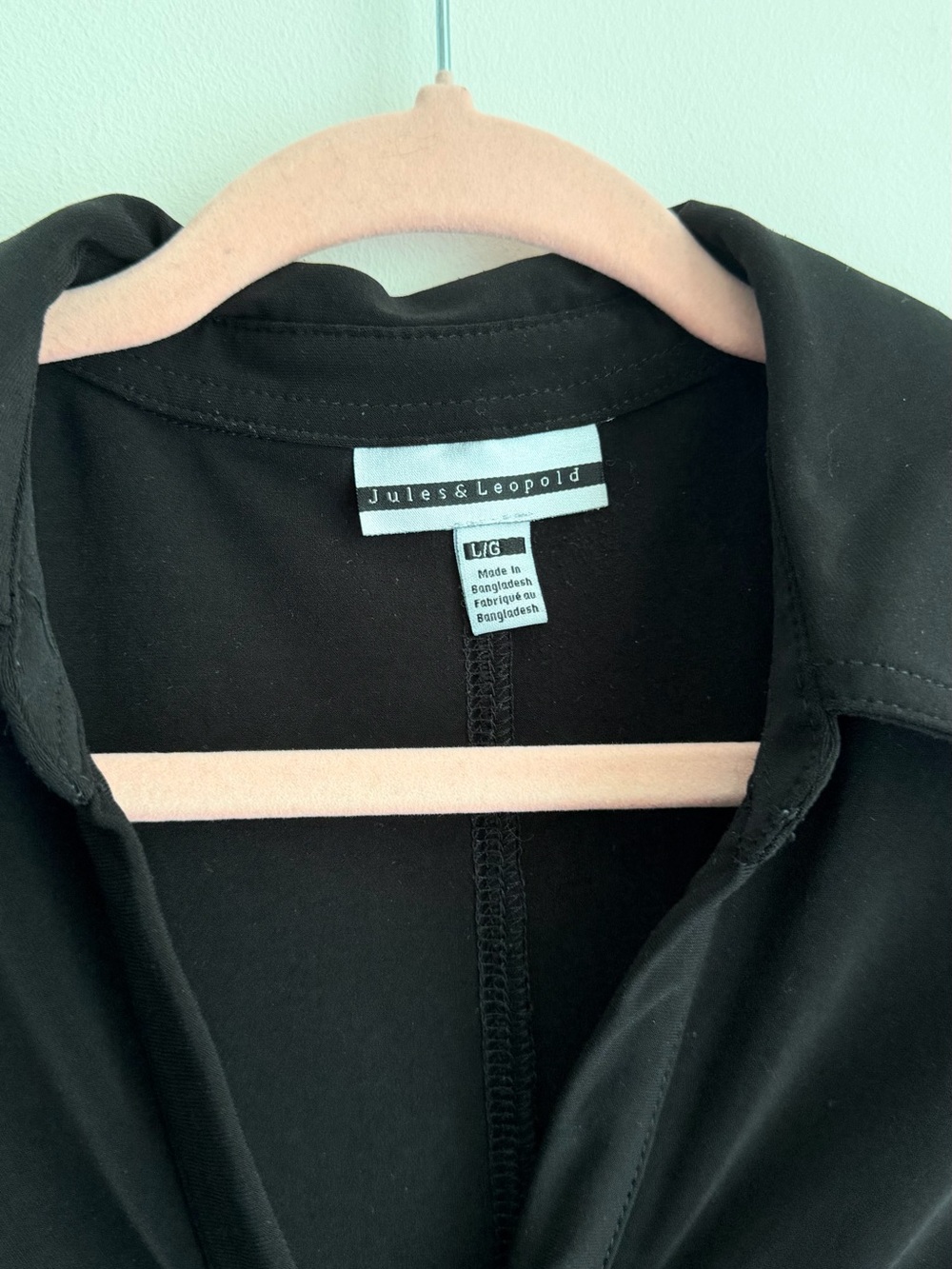 Jules & Leopold Black Ruched Button-Front Collared Top - Picture 3 of 3